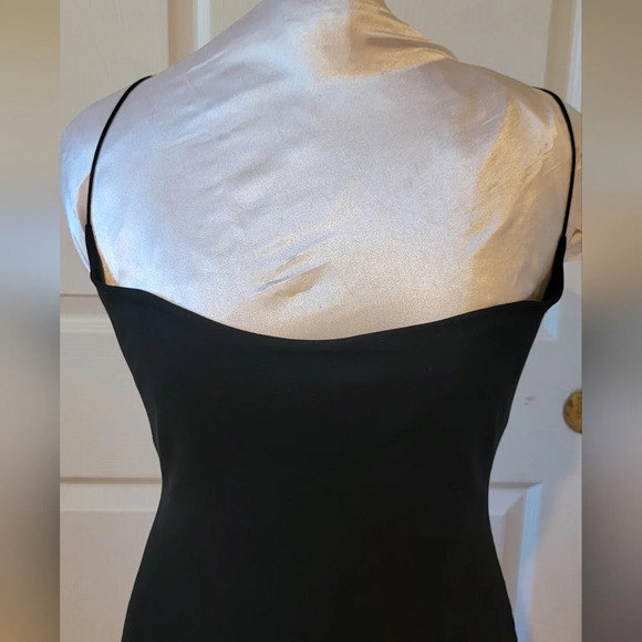 FERNANDO WONG BLACK FORMAL GOWN  (sz med) - Picture 2 of 8